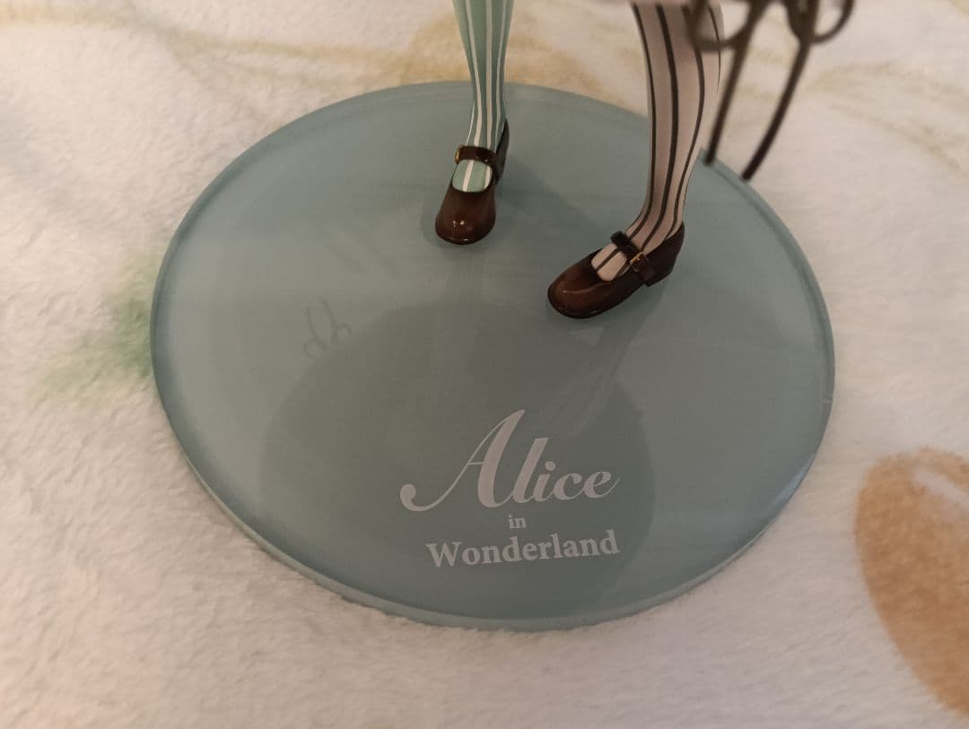 新品同様赤倉イラスト 不思議の国のアリスフィギュア初音ミク好きにロリィタメイド