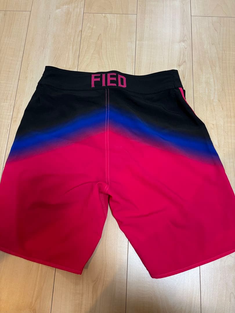 FIED 水着 28サイズ グラデーションデザイン　フィジーク