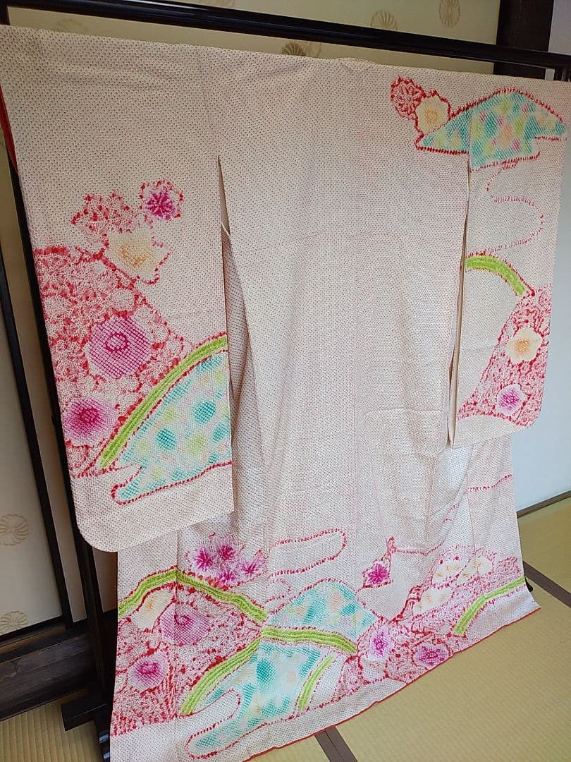 PK-16/25　振袖　白地　朱・緋(あけ)色　総絞り　花柄　長丈167裄67