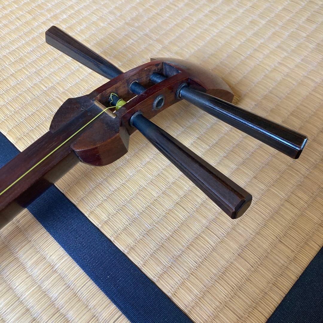 三味線1棹と収納用長袋、三味線の￼ソフトケース及び三味線2丁立箱1箱の4点セット