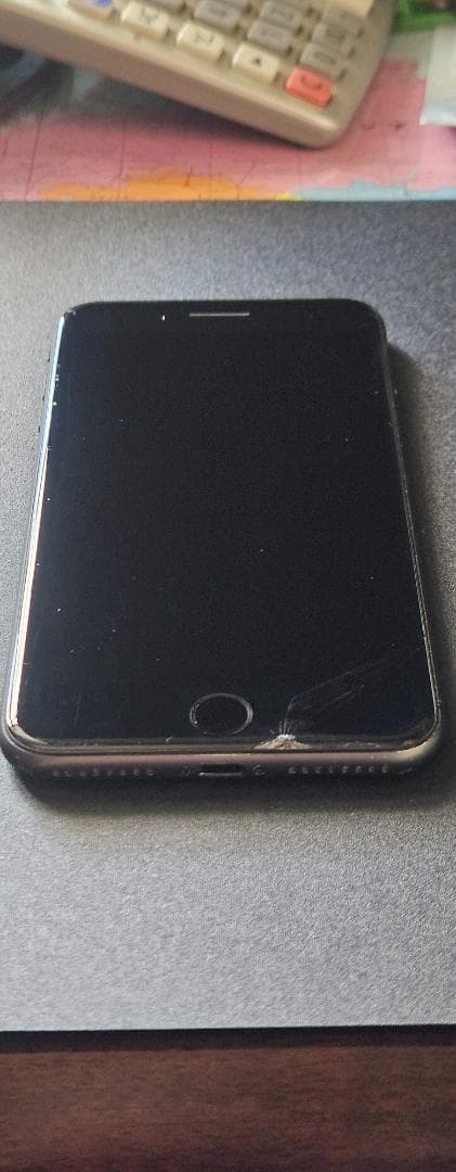 iPhone8plus 64GB 画面にひび割れ simフリー