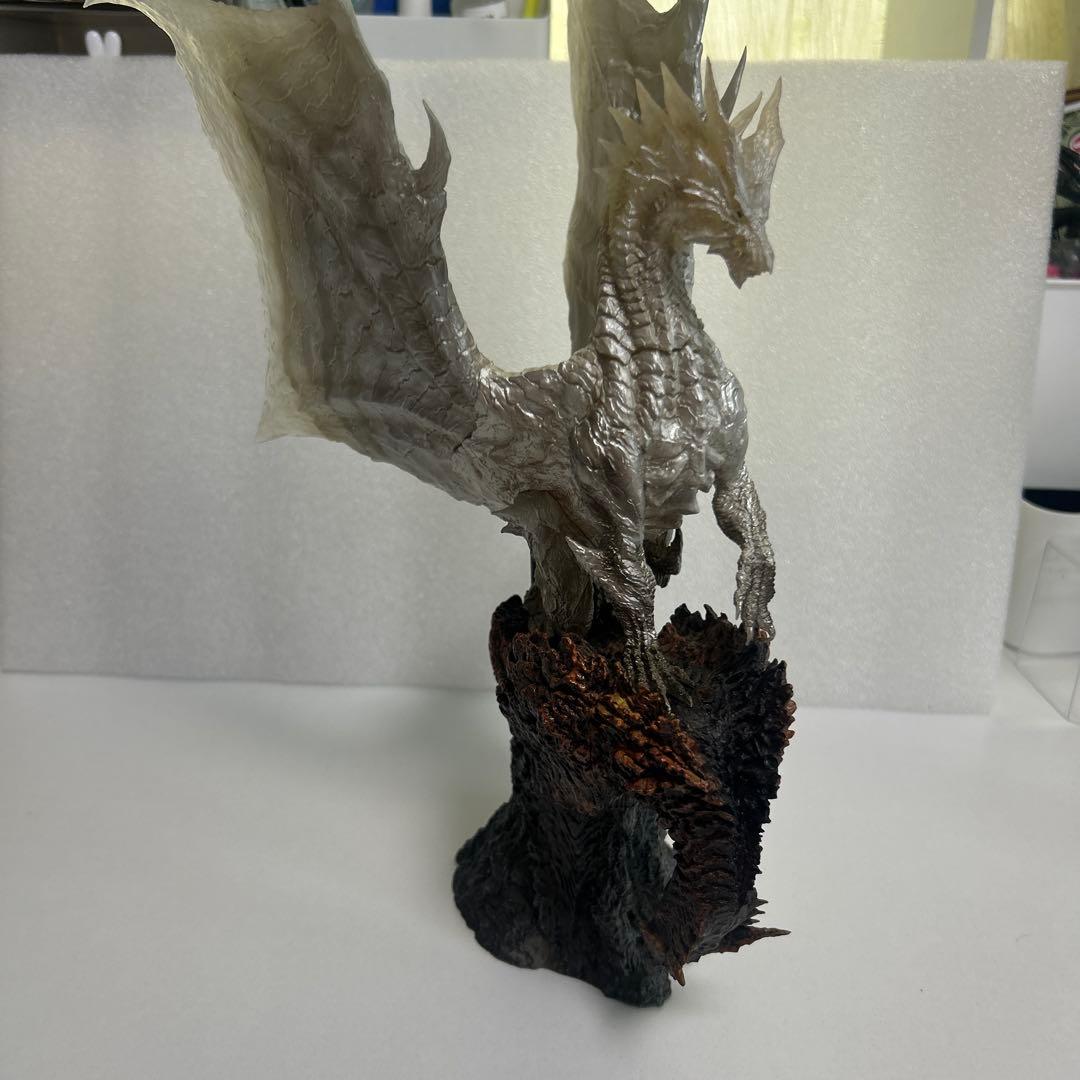 正規品　モンスターハンター　クリエイターズモデル　クシャルダオラ　脱皮ver
