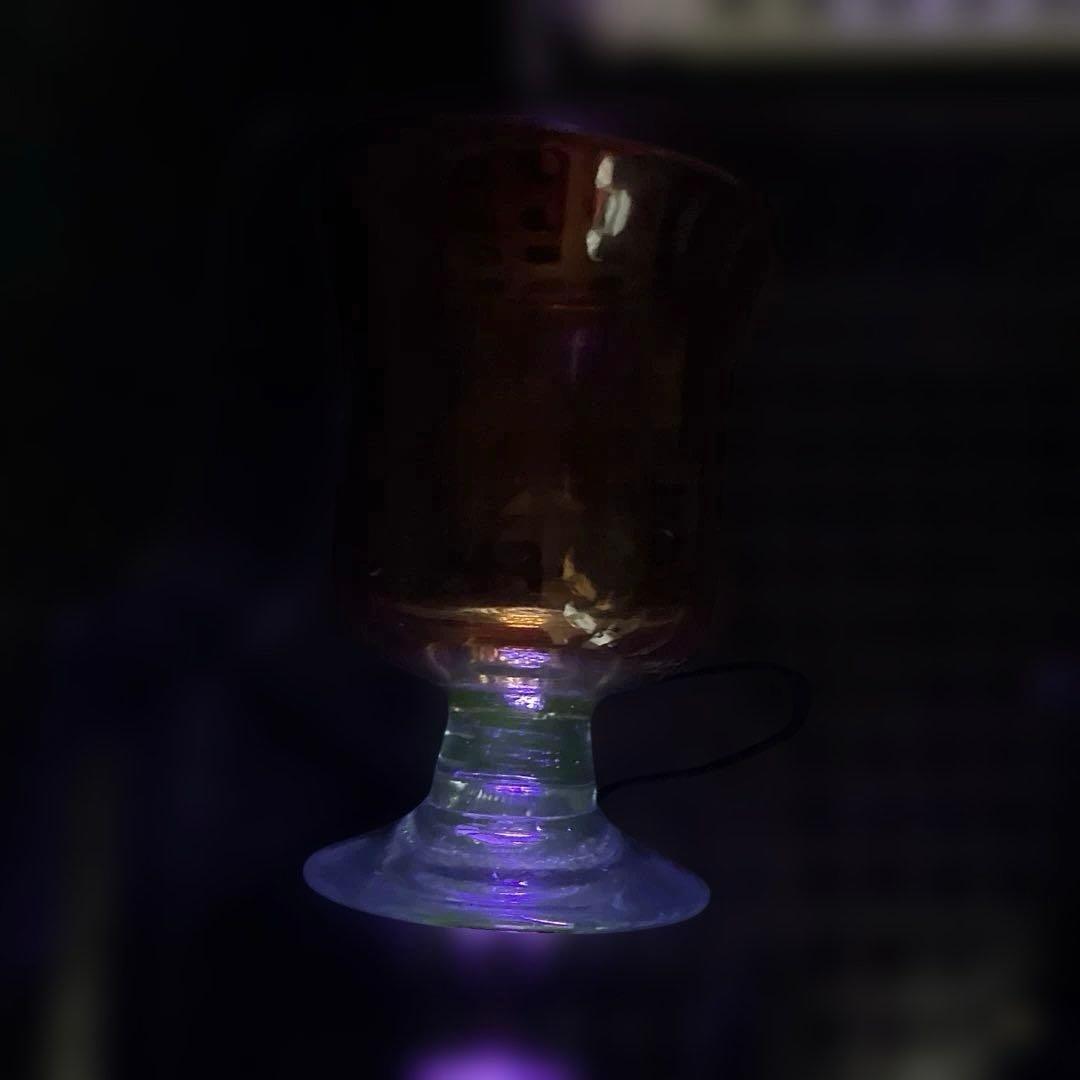 骨董　時代ガラス　希少　朱赤暈し　ベル型　水色脚付　小さめ　氷コップ１客