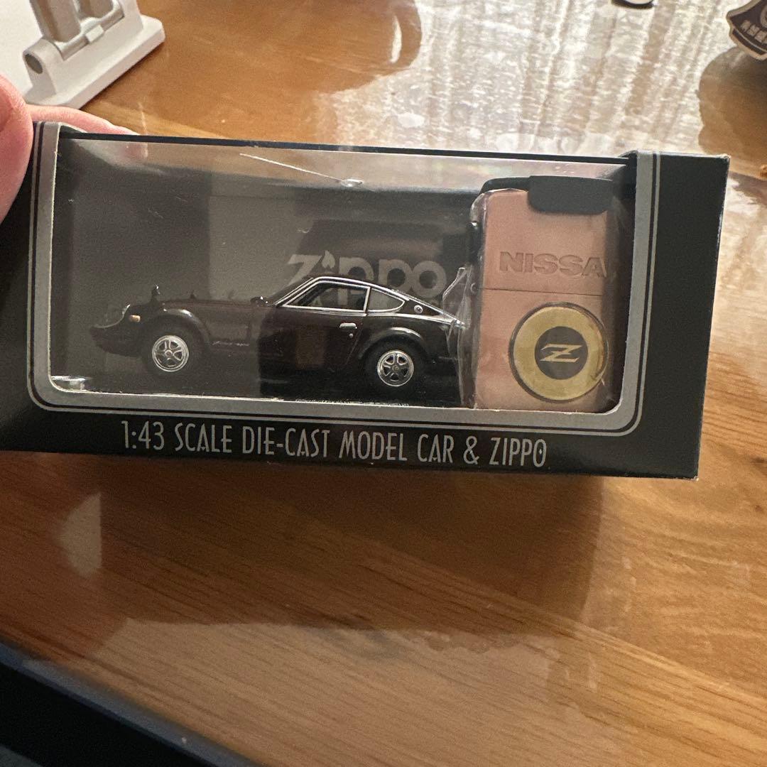 Nissan Fairlady 240Z 1:43モデルカーとZippo