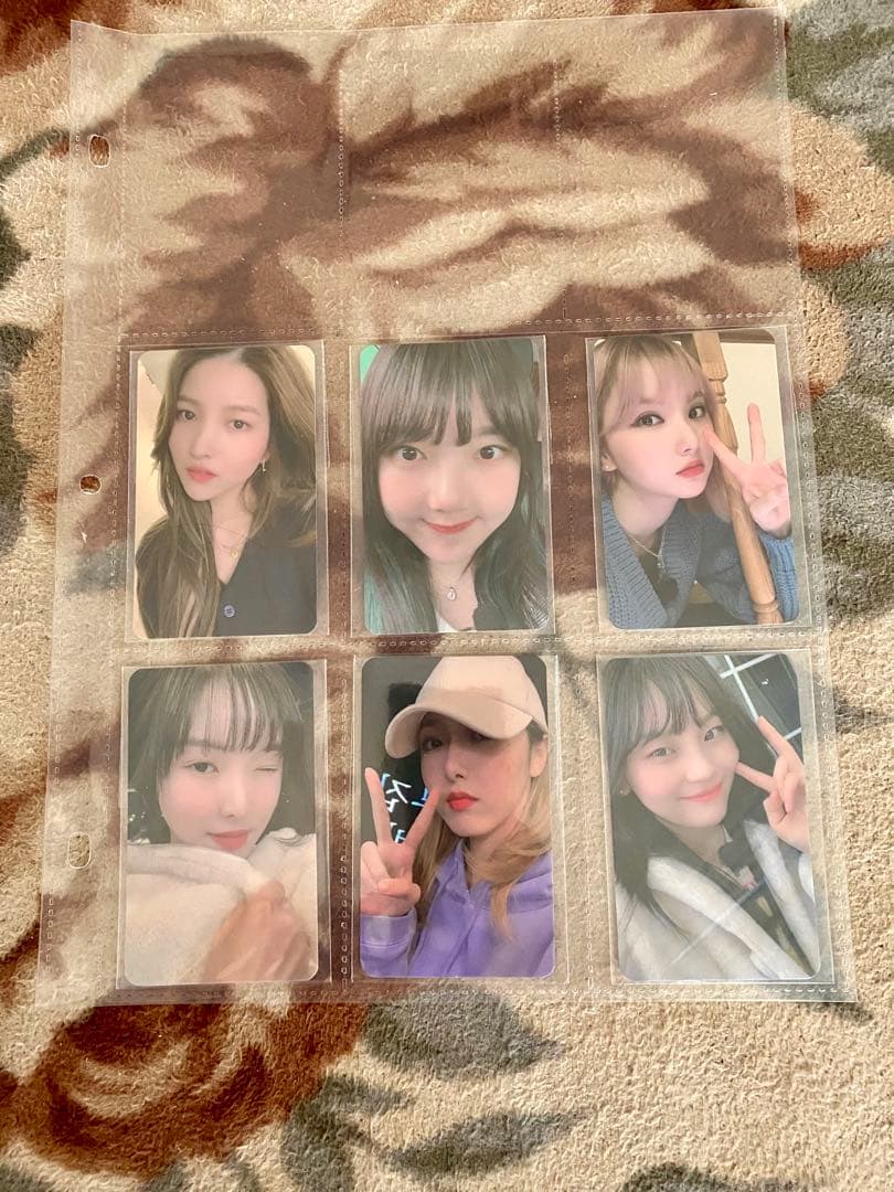 GFRIEND公式フォトカードバインダー&トレカ&グッズセット。