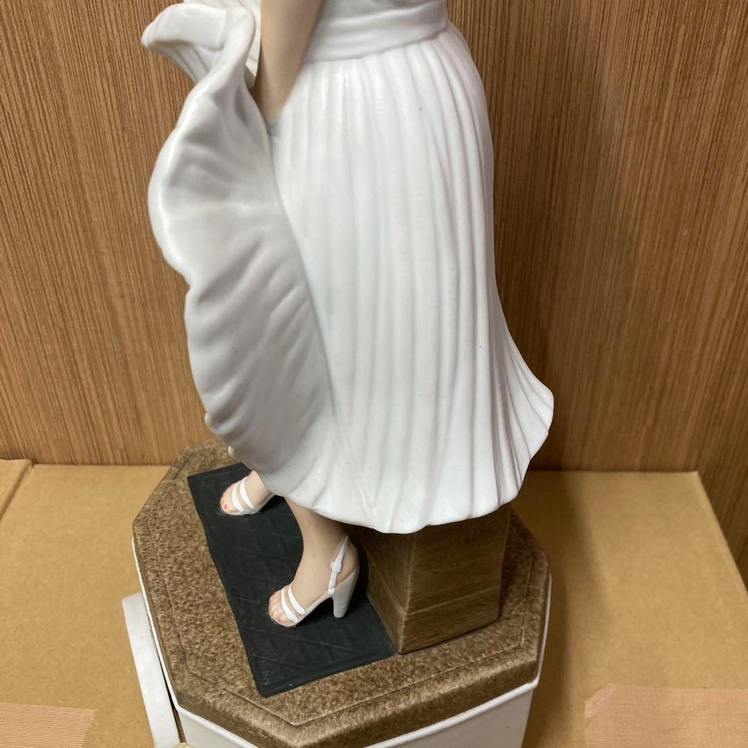 マリリンモンロー　7年目の浮気　陶器ボトル　　　ウイスキー