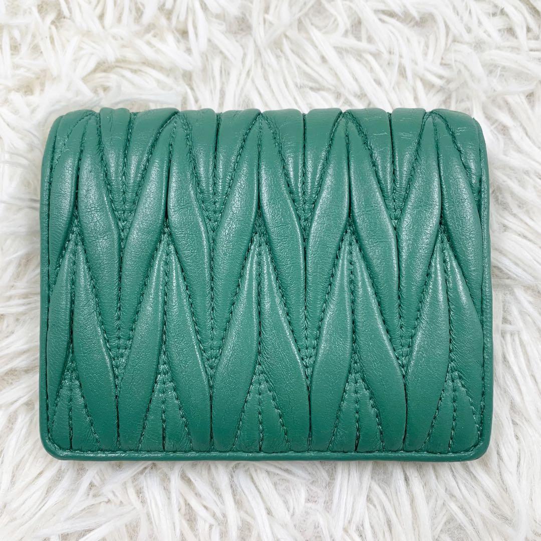 【✨極美品 現行✨】ミュウミュウ 二つ折り財布 マテラッセ エメラルドグリーン