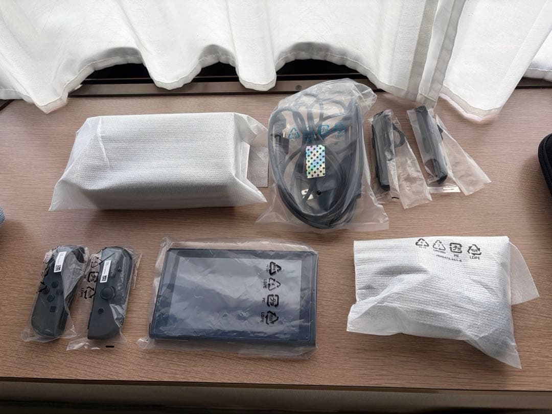 Nintendo Switch 本体 周辺機器 携帯用ケース+ガラス保護フィルム