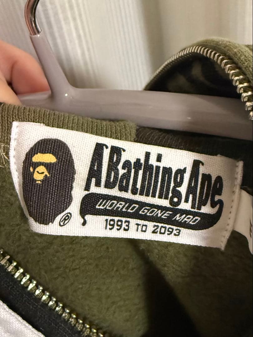 ape 迷彩　フード付きパーカー