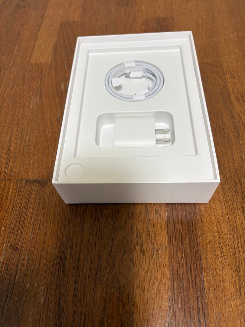 Apple iPad mini (第7世代) スターライト128GB Wi-Fi