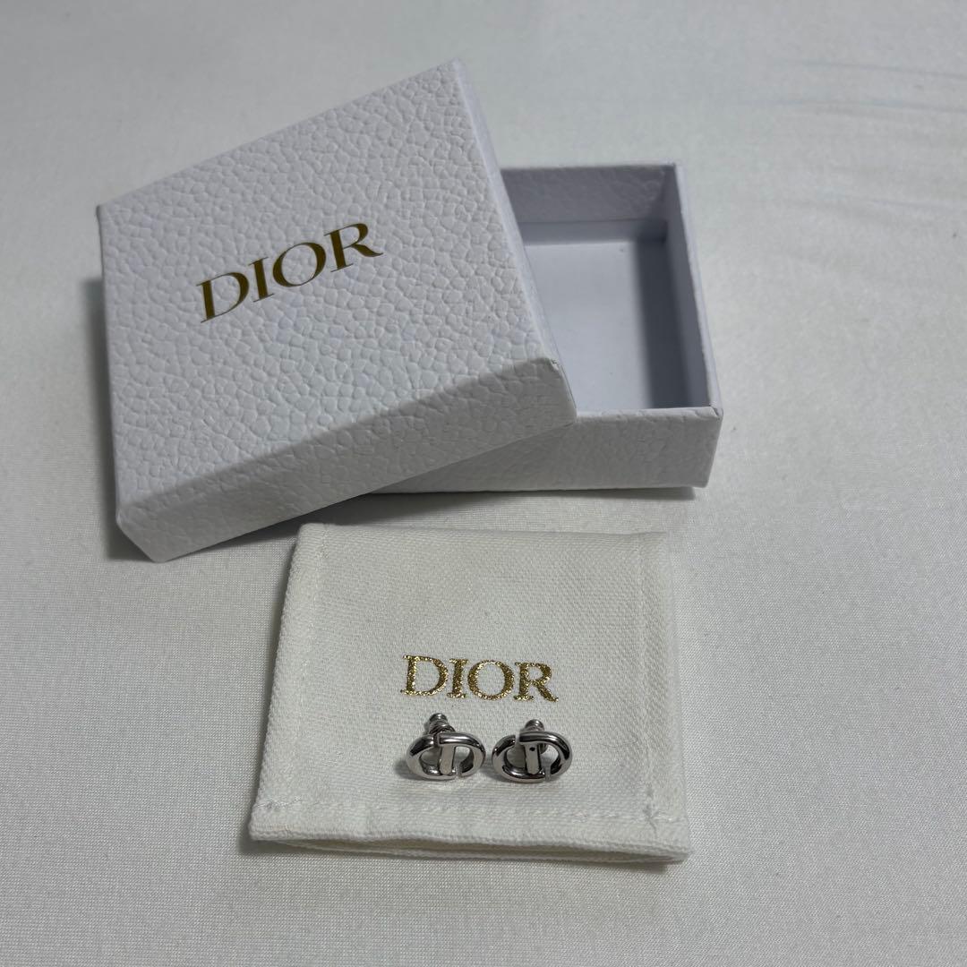 Dior スタッズピアス