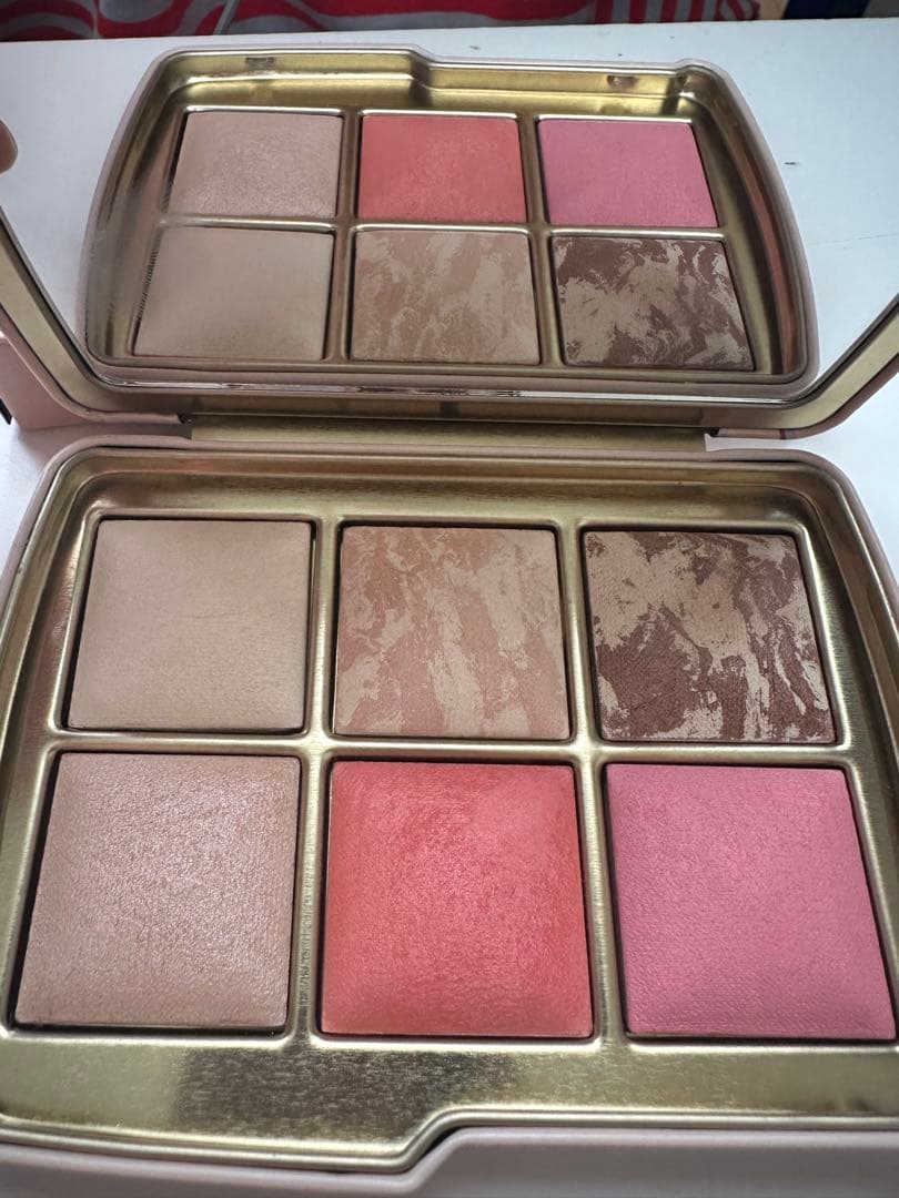 HOURGLASS フェイスパレット　新商品