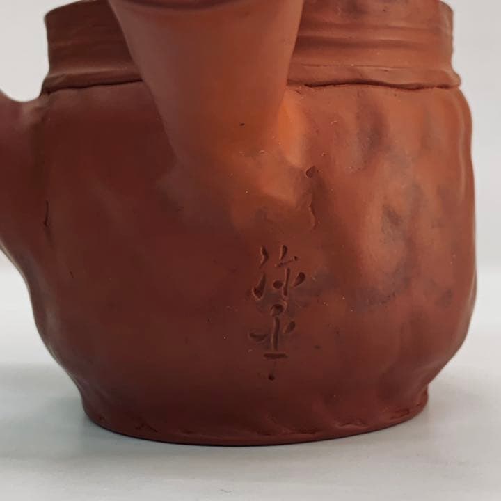 【茶注6手捻　朱泥　玉獅子】間野弥平　共箱