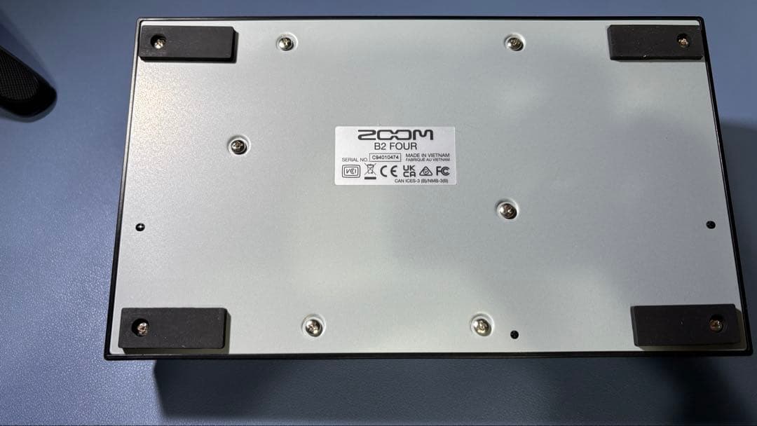 ZOOM B2 Four ベースエフェクター