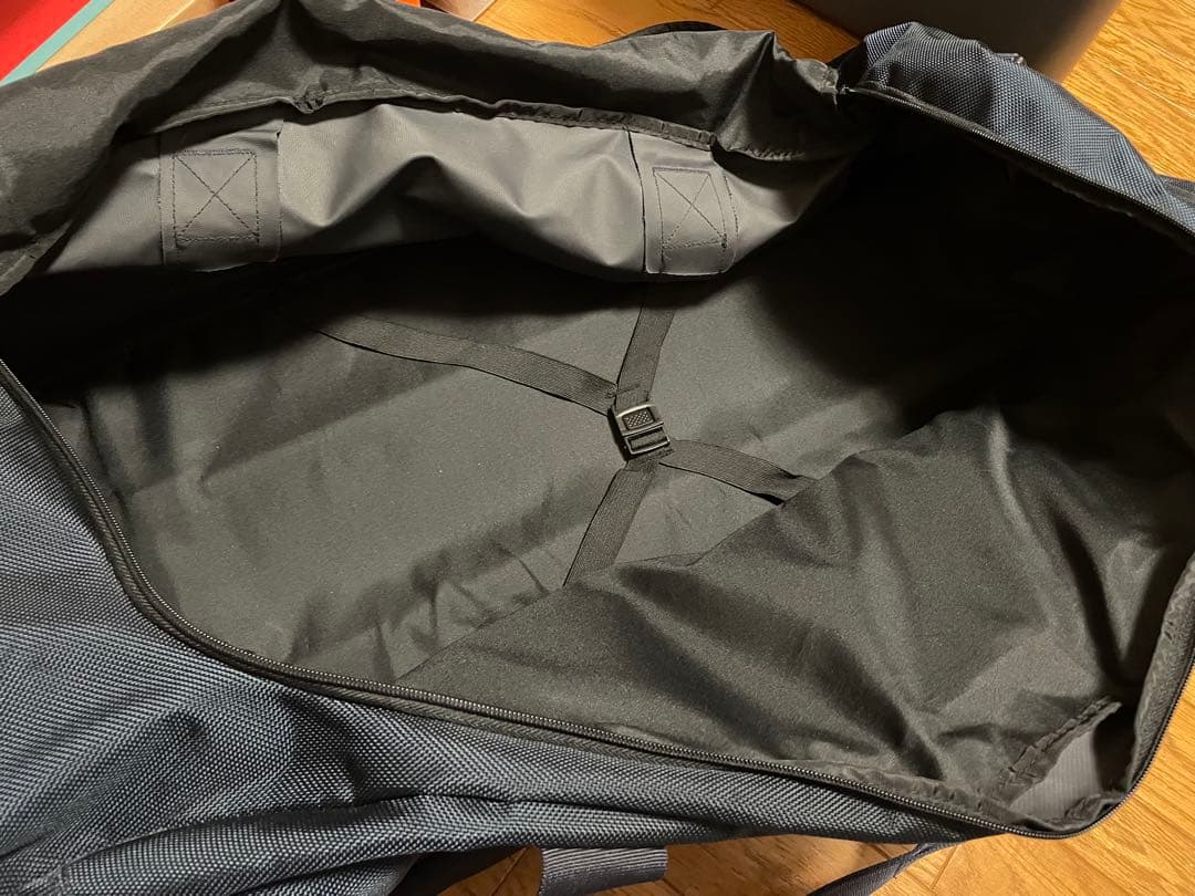 【超希少】F1 レッドブル レーシング 　キャリーバッグ　プーマ製キャスター