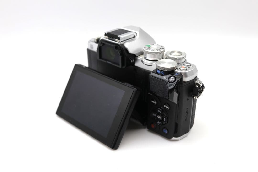 ☆美品【OLYMPUS】OM-D E-M10 MarkIII + 14-42mm