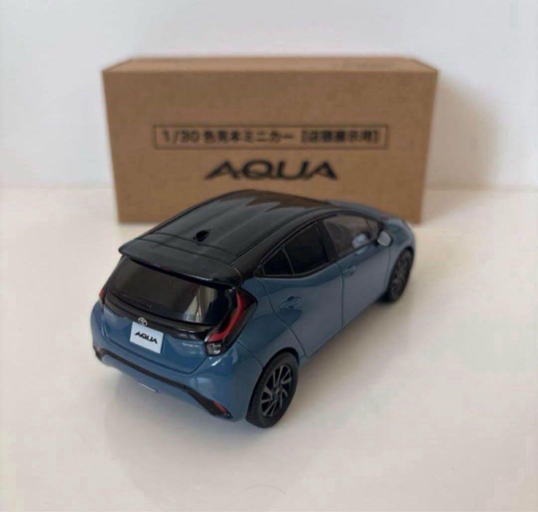 トヨタ 新型アクア 後期型 ミニカーカラーサンプル グレイッシュブルー【非売品】