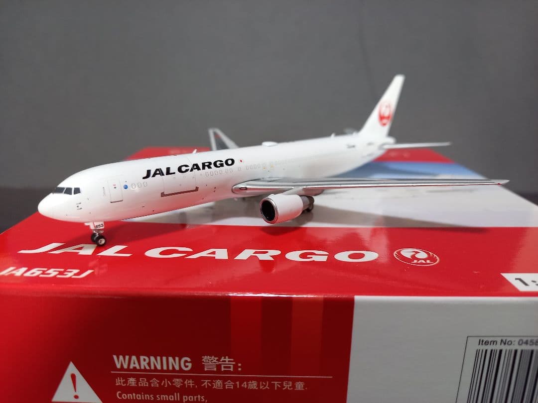 航空機・ヘリコプター JAL CARGO Boeing 767-346ER(BCF) 1:400