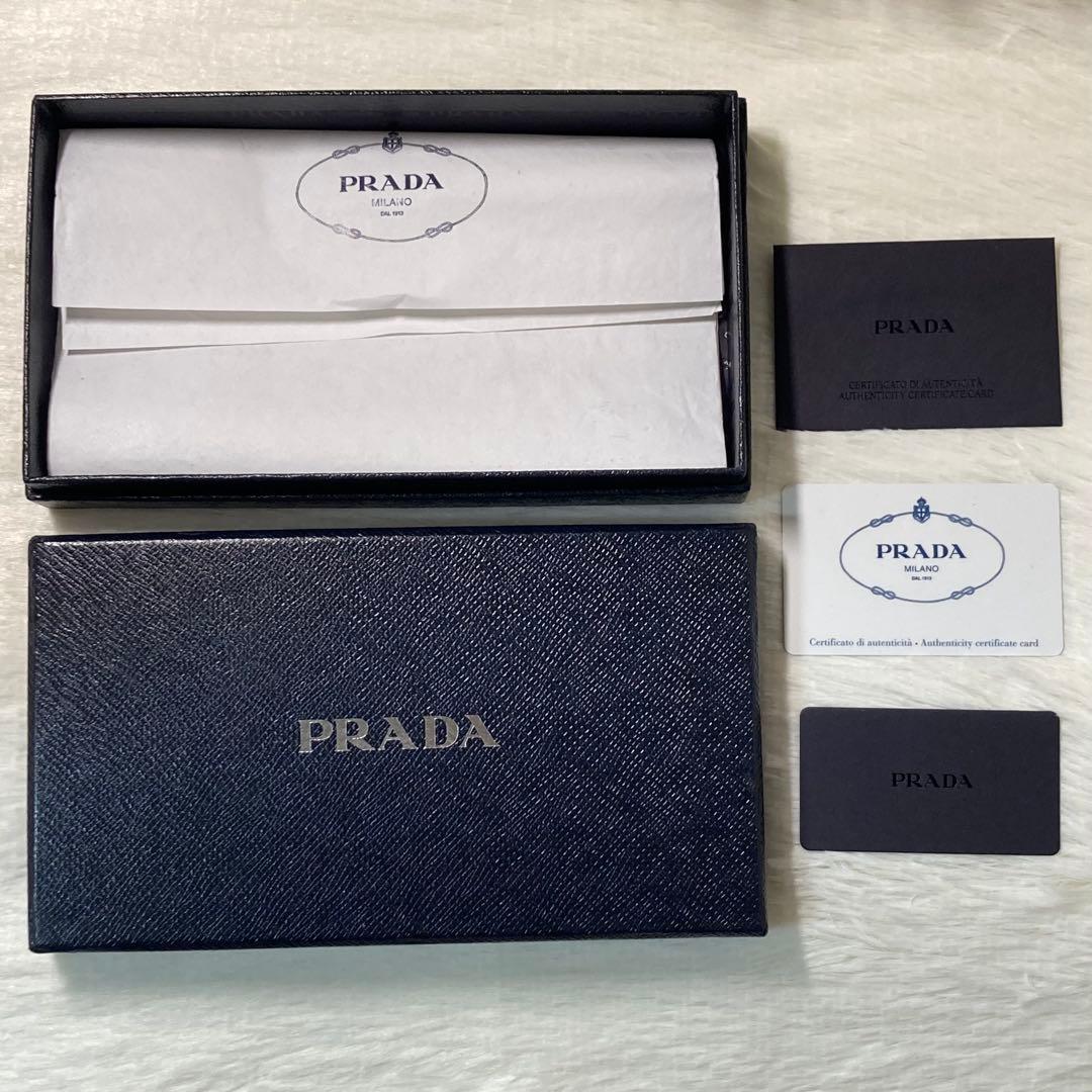お買い得品　PRADA プラダ　サフィアーノ　長財布　赤　付属品　三角ロゴ