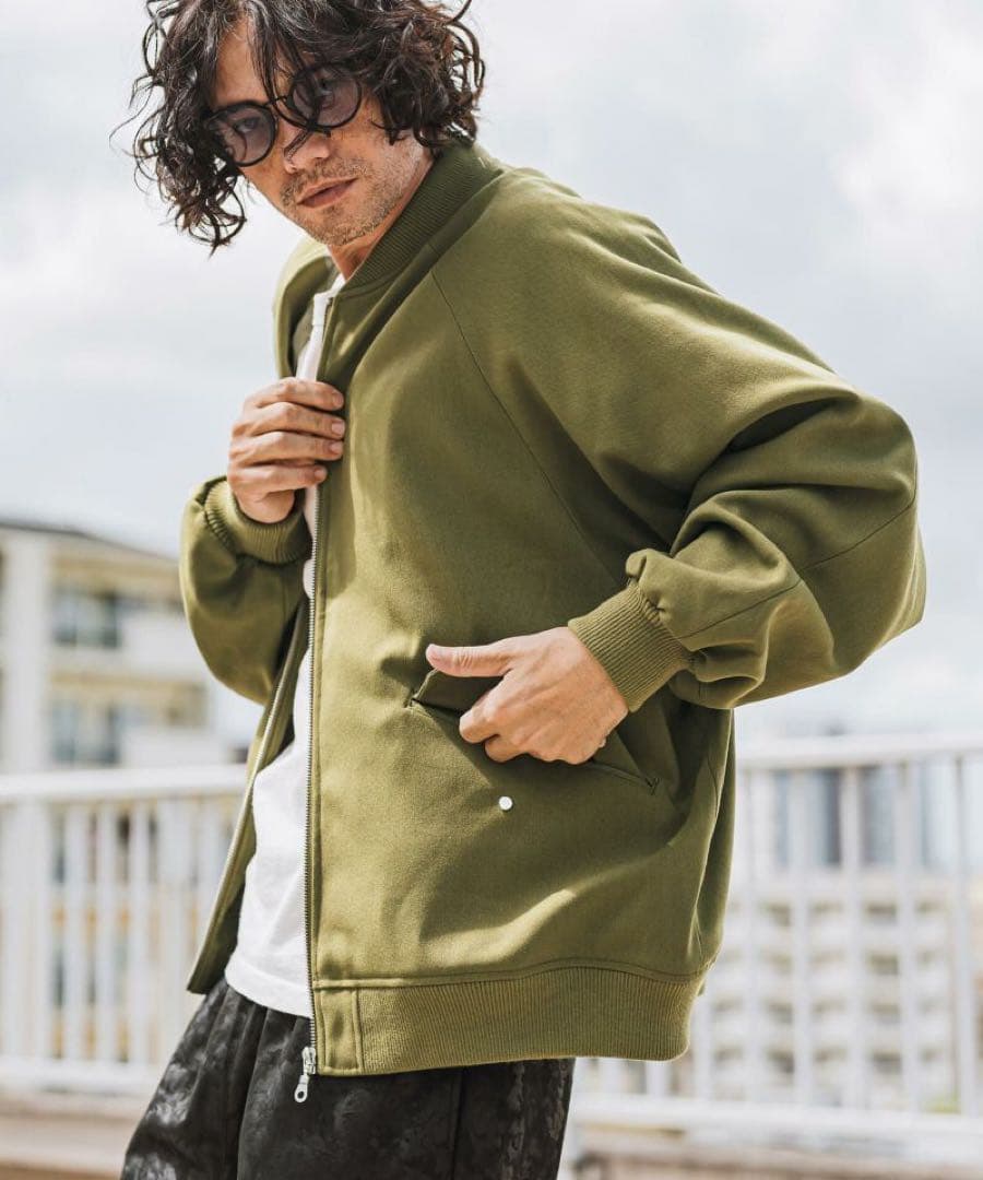 EOS by Rhea company】CAMBIO ボンバーブルゾン L