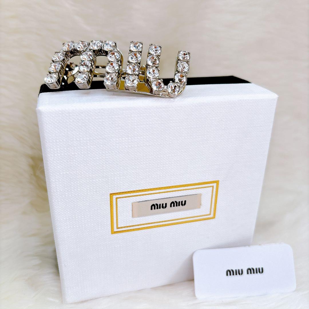 miu miu クリスタルブローチ　ビジュー