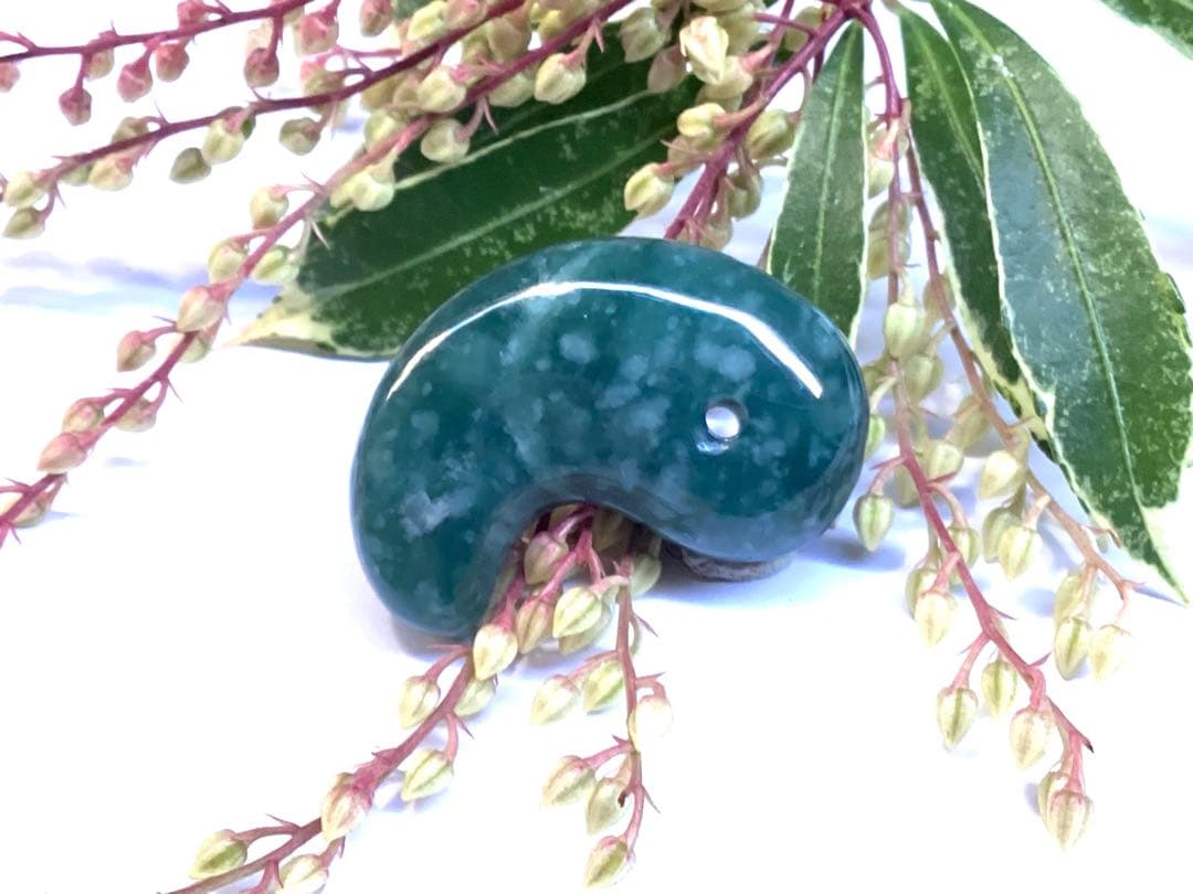 ✳premiumシリーズ　珍‼️希少吉兆雪輪文様 糸魚川青翡翠入りコン沢　鑑別書付