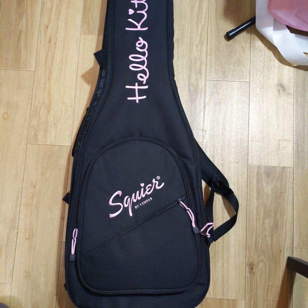 【最終値下げ】ハローキティ　エレキギター Squier ヘッドホンアンプ付