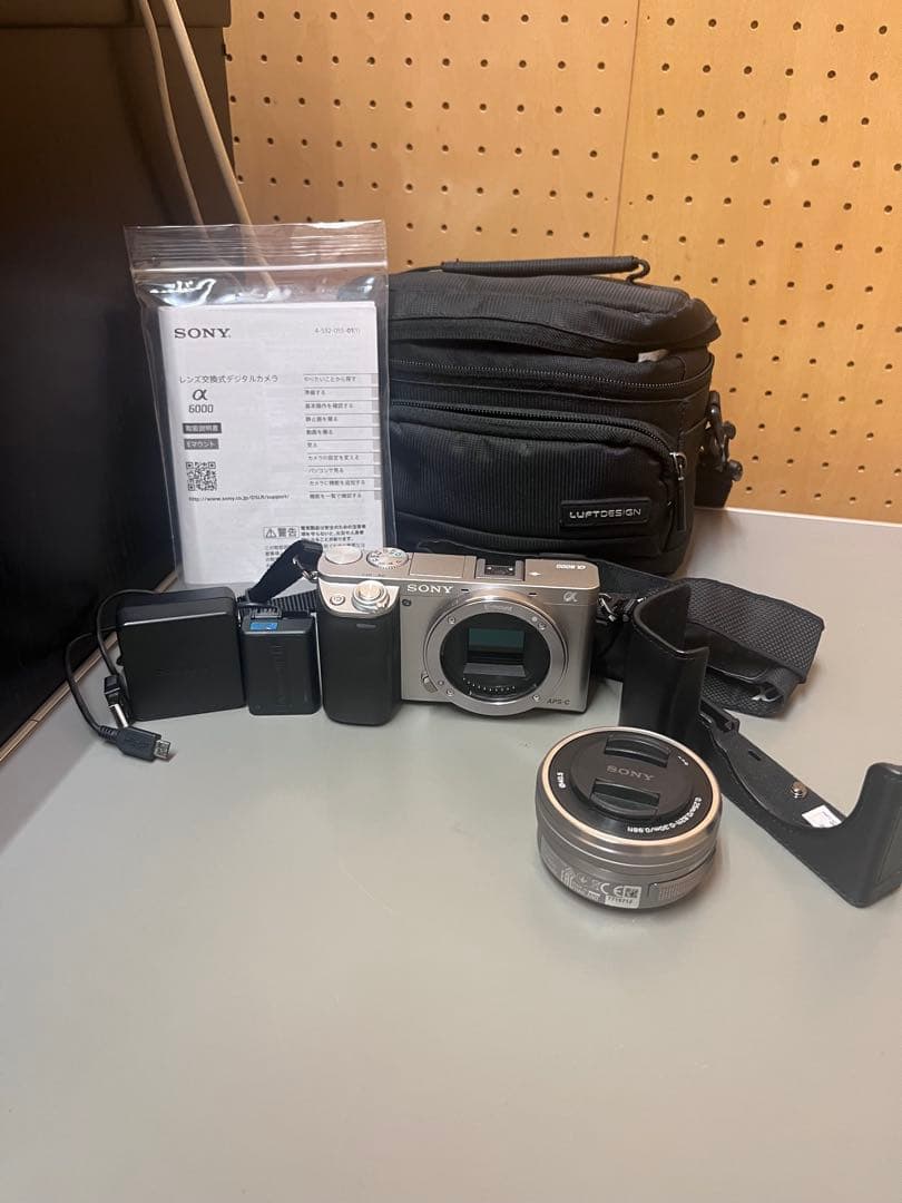 SONY α6000 ミラーレス一眼 本体と付属品