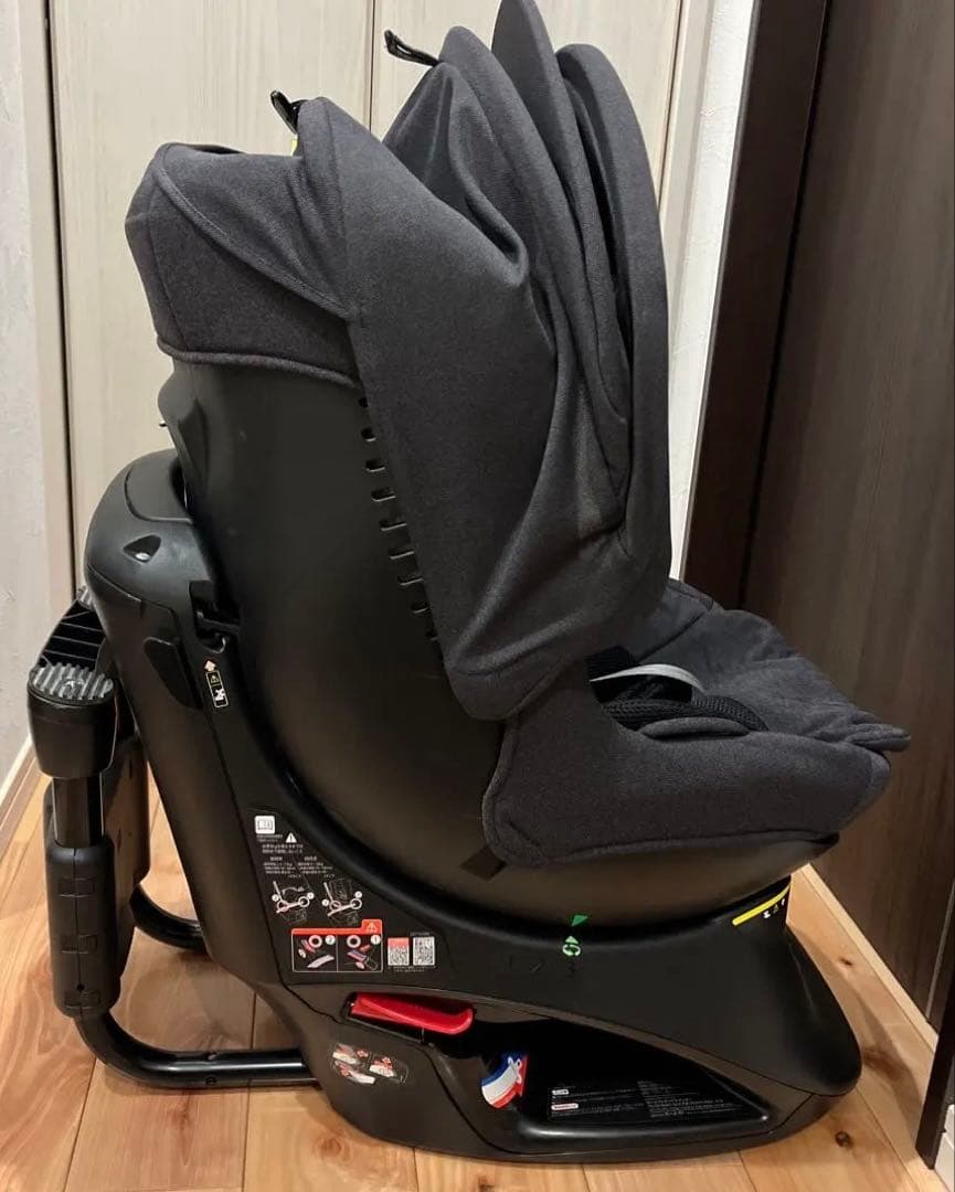 グレー チャイルドシート　エールべべ　クルットNT2