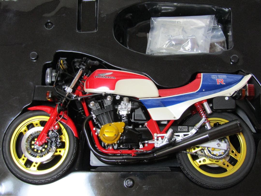 オートアート1/6　HONNDA　CB1100R　ホンダCB1100R