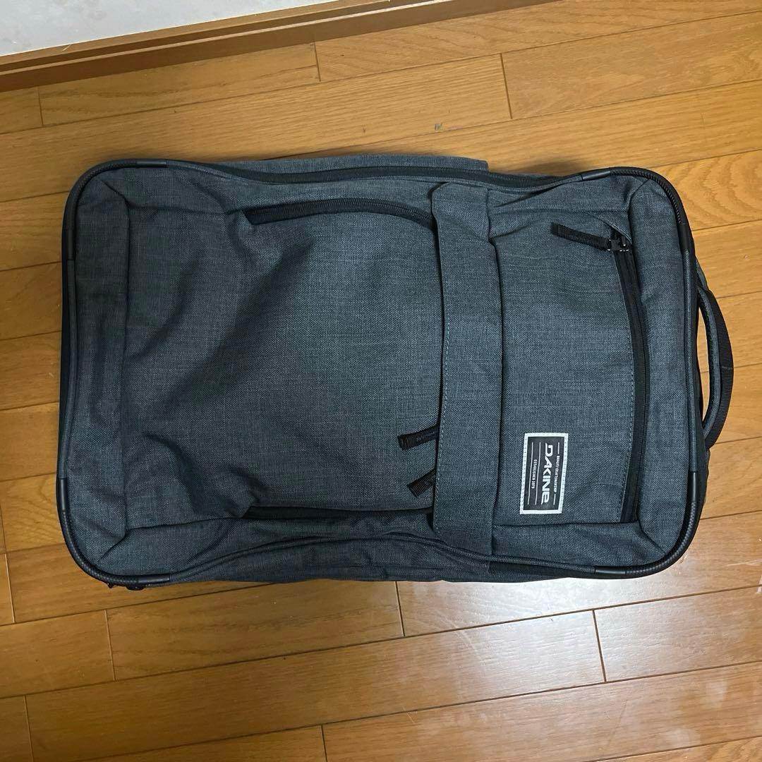 キャリーバッグ　DAKINE 未使用に近い