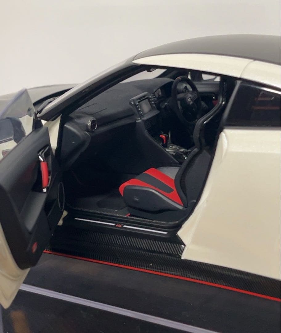 オートアートNissan GT-R Nismo 1/18 ミニカー