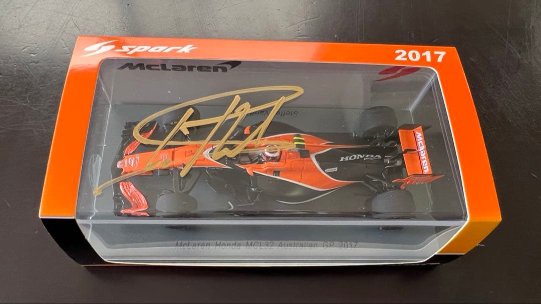 McLaren MCL32 2017 バンドーン。サイン入りミニカー1:43