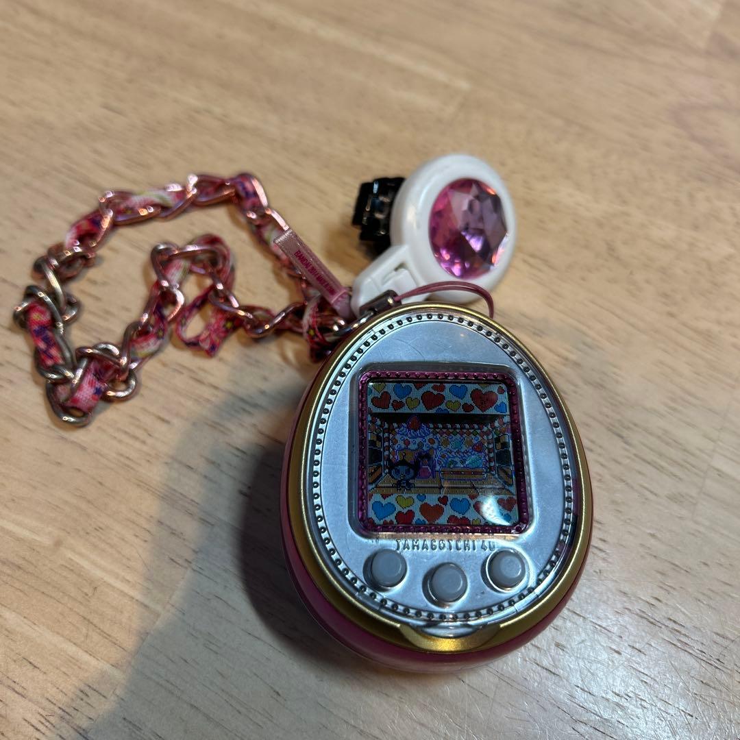 たまごっち4uピンク ハート柄 チェーン付き　希少