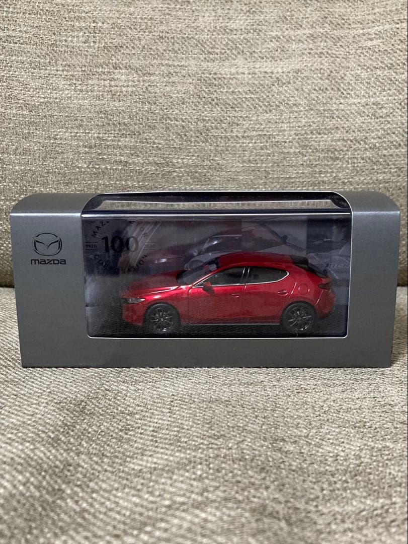Mazda 3 ミニカー 赤色 マツダ100周年