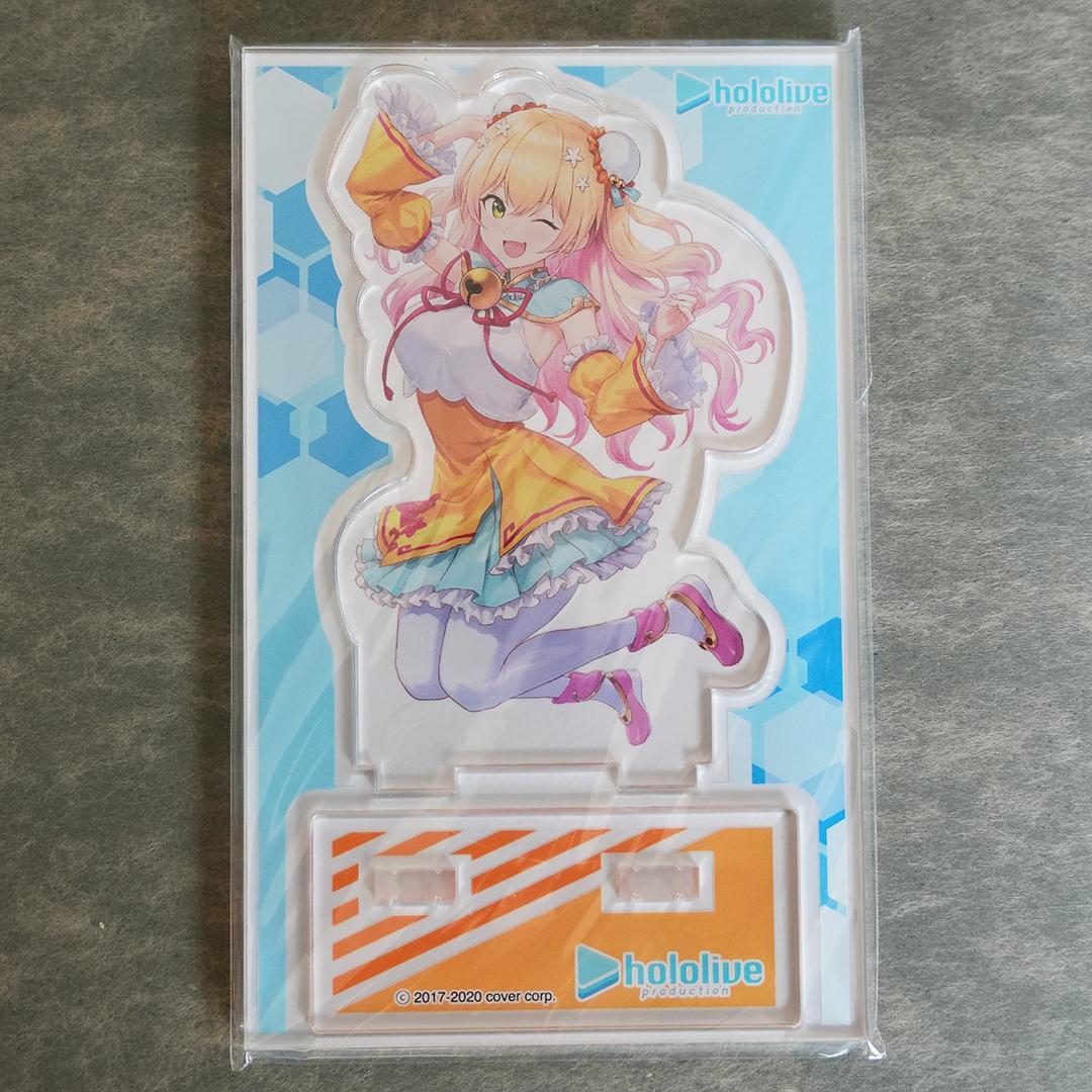 ホロライブ　クッション、アクリルスタンド、缶バッチ詰合せ