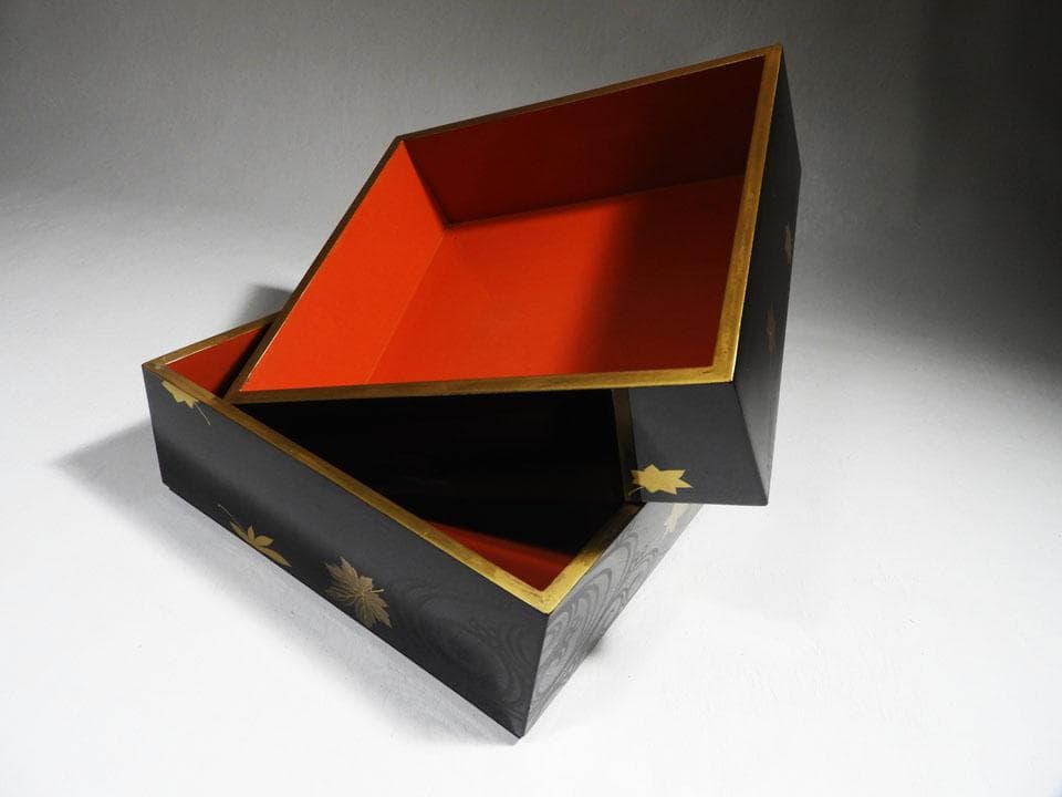 ●五段重 重箱 流水紅葉楓蒔絵 時代 木製漆器 美品 明治 箱付 高さ38㎝