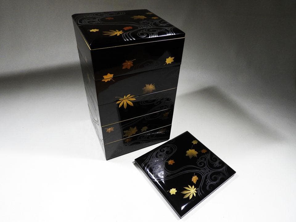 ●五段重 重箱 流水紅葉楓蒔絵 時代 木製漆器 美品 明治 箱付 高さ38㎝