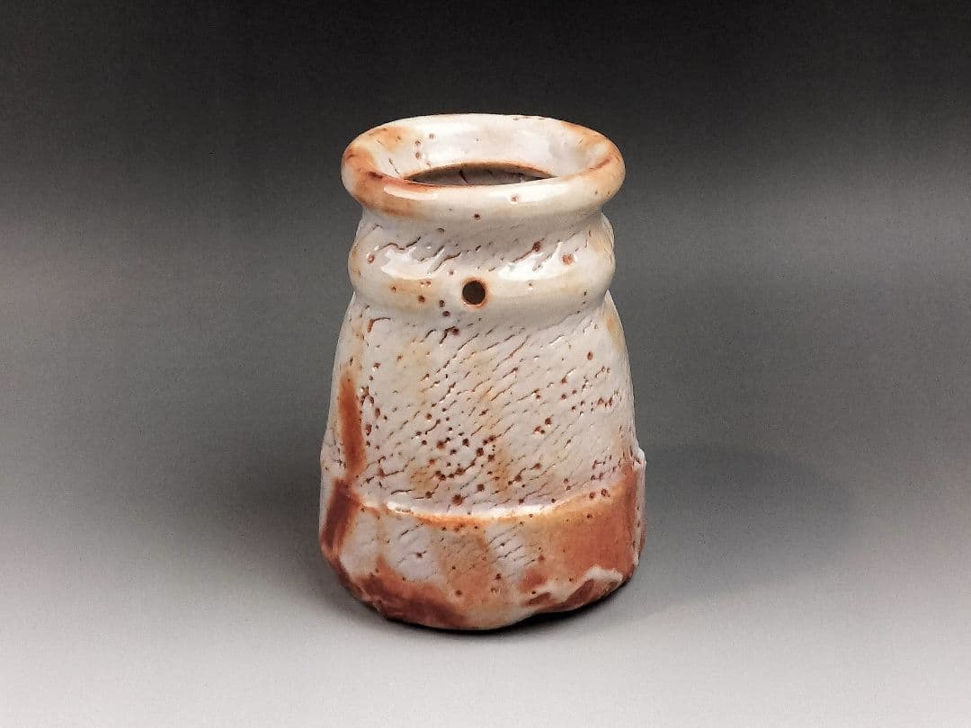 林正太郎　志野花入　高さ14センチ