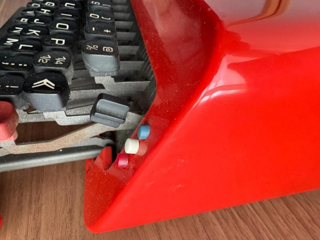 オリベッティ バレンタイン valentine タイプライター 赤