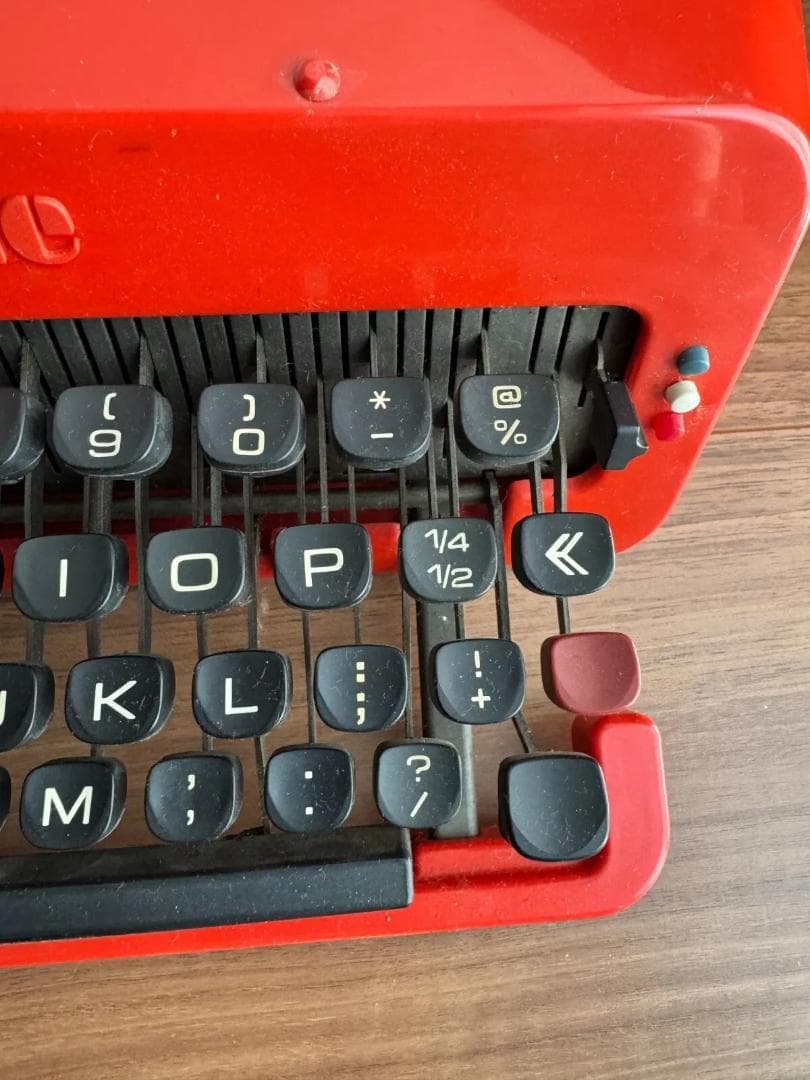 オリベッティ バレンタイン valentine タイプライター 赤