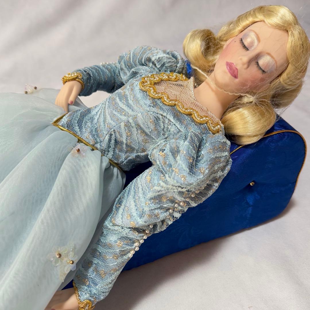 超希少☆フランクリンミント 眠れる森の美女 ポーセリンドール 豪華寝椅子付