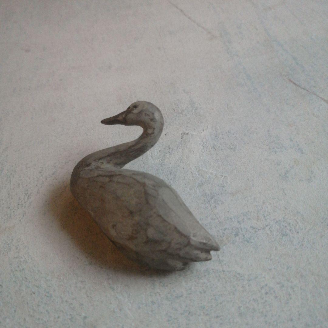 クロヌマタカトシ　スワン　ブローチ
