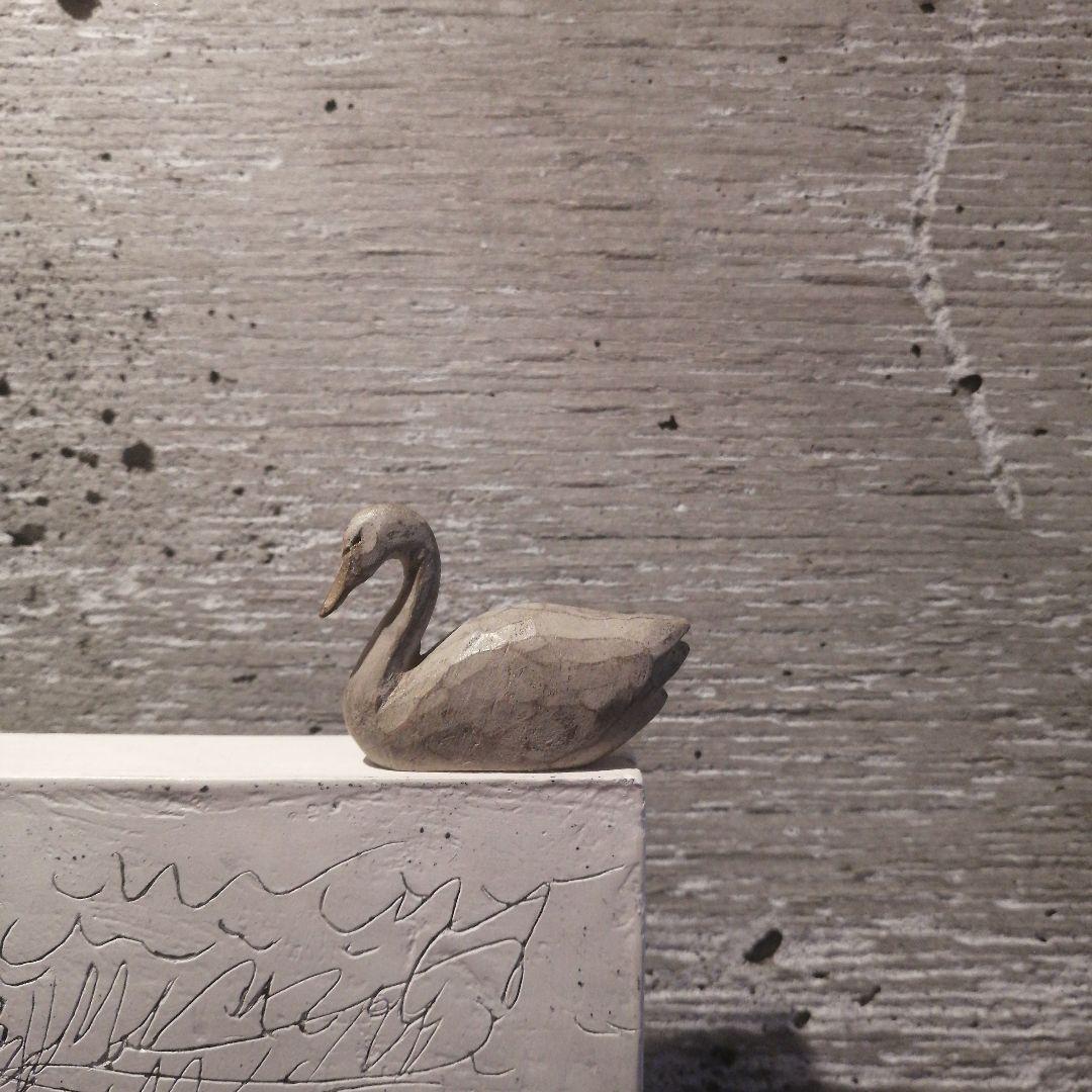 クロヌマタカトシ　スワン　ブローチ