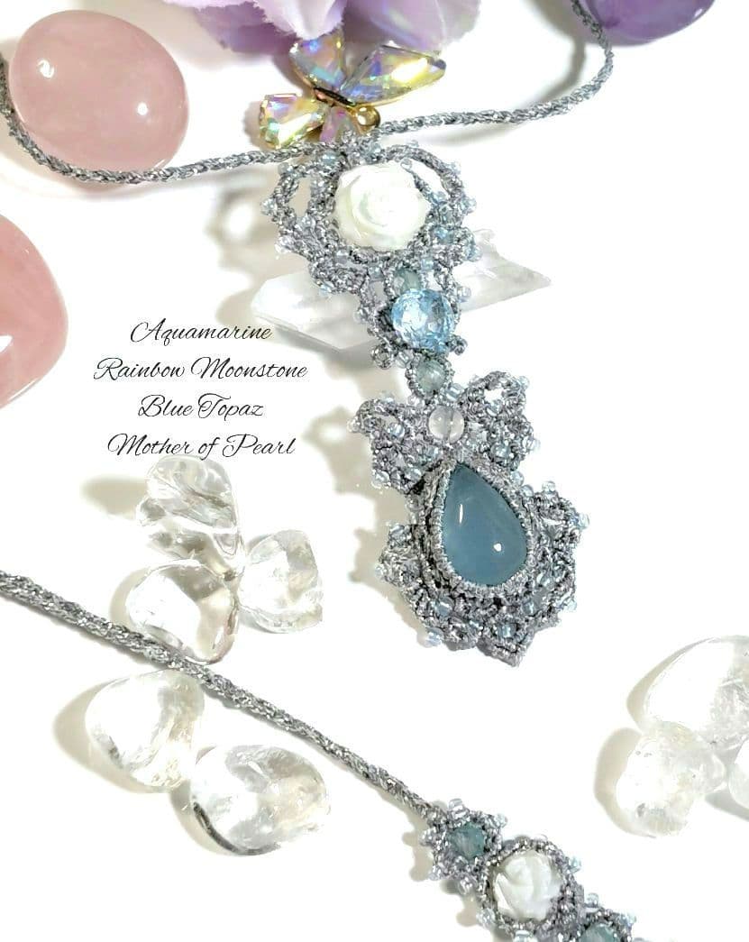 ☆アクアマリン　ブルートパーズ　レインボームーンストーンマクラメネックレス