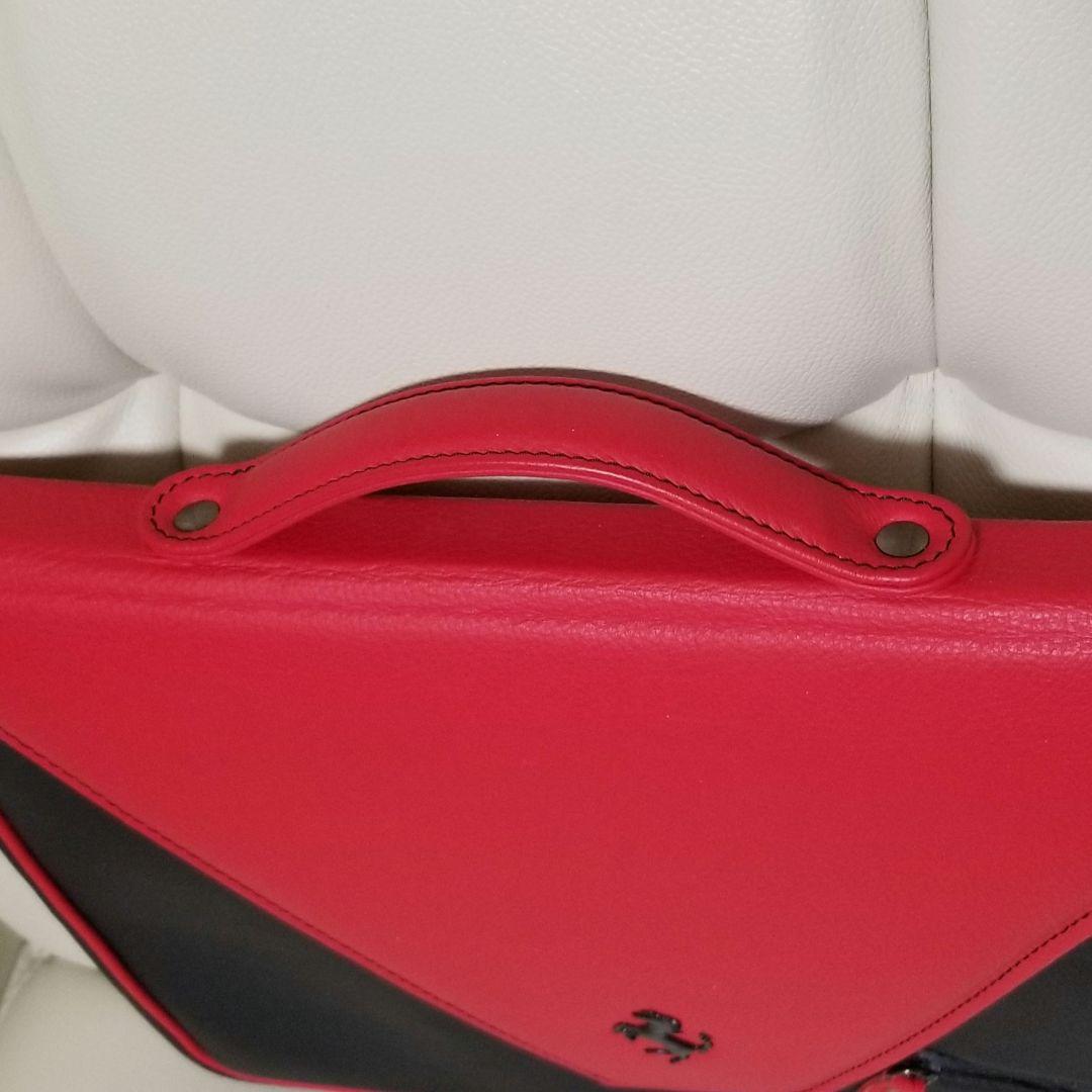 フェラーリ　ノートパソコン/タブレット用キャリアバッグ　ストラップ付き　本革