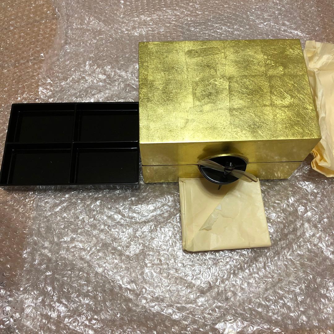 ジュエリーボックス　宝石箱￼ 漆器　　新品未使用￼金色 トンボ装飾付き