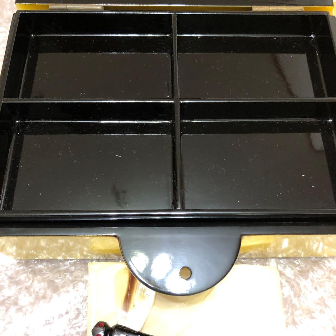 ジュエリーボックス　宝石箱￼ 漆器　　新品未使用￼金色 トンボ装飾付き