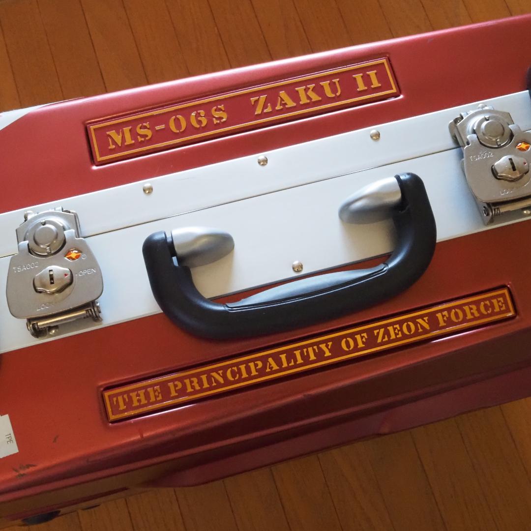 機動戦士ガンダム MS06S シャア専用ザクⅡ キャリーケース