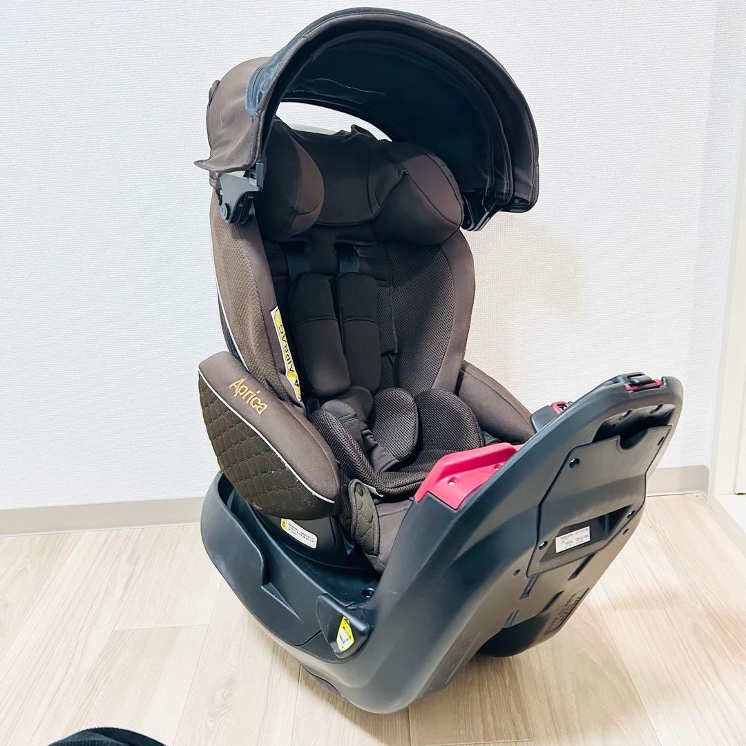 極美品 アップリカ フラディア グロウ シートベルト固定式 チャイルドシート